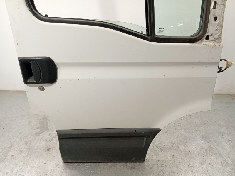 Recambio de puerta delantera derecha para iveco daily vi furgoneta 33s15, 35s15, 35c15 referencia OEM IAM 99969025 99460120 