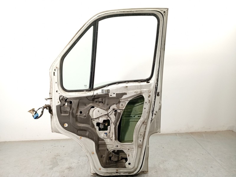 Recambio de puerta delantera derecha para iveco daily vi furgoneta 33s15, 35s15, 35c15 referencia OEM IAM 99969025 99460120 