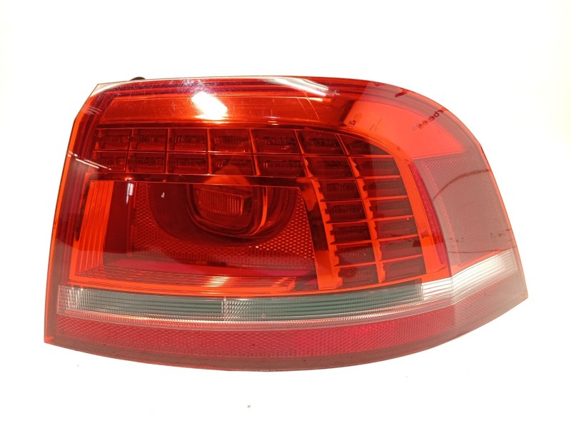 Recambio de piloto trasero derecho para volkswagen passat b7 variant (365) 2.0 tdi referencia OEM IAM 3AF945208B  