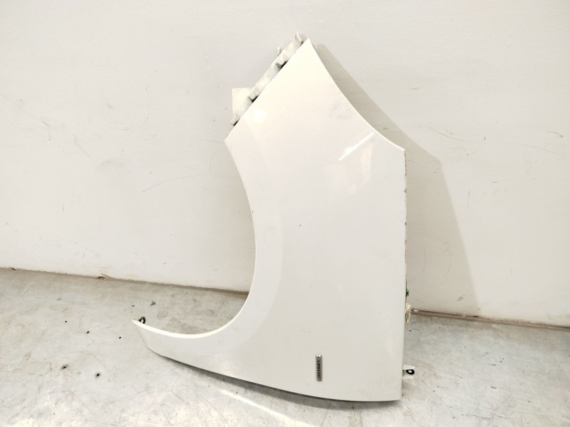 Recambio de aleta delantera izquierda para renault scénic iii (jz0/1_) 1.2 tce referencia OEM IAM 631018882R  