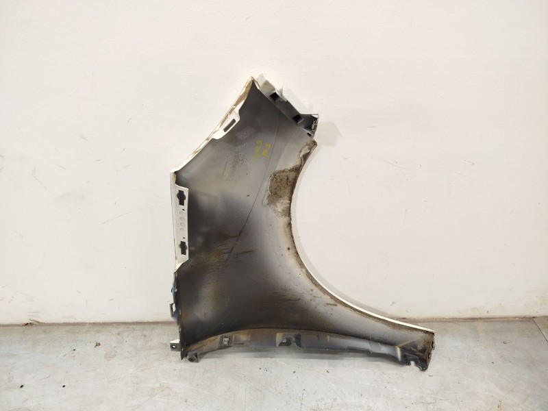 Recambio de aleta delantera izquierda para renault scénic iii (jz0/1_) 1.2 tce referencia OEM IAM 631018882R  