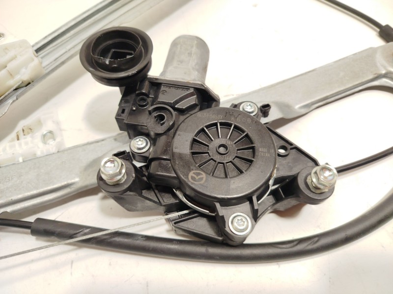 Recambio de elevalunas delantero derecho para mazda 3 hatchback (bp) skyactiv-x m hybrid referencia OEM IAM BCJH5858X  