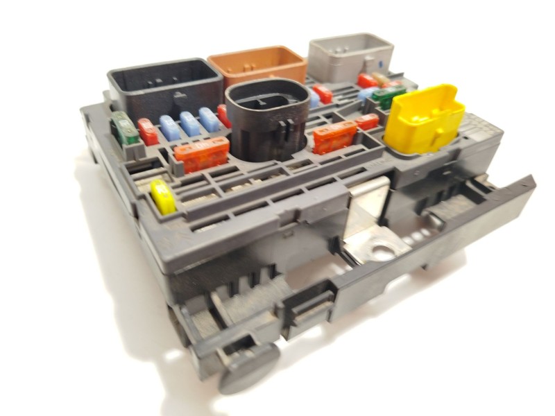 Recambio de caja reles / fusibles para peugeot partner furgoneta/monovolumen 1.6 hdi 16v referencia OEM IAM 9666700480  