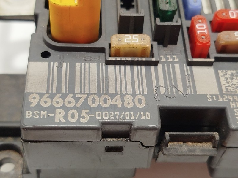 Recambio de caja reles / fusibles para peugeot partner furgoneta/monovolumen 1.6 hdi 16v referencia OEM IAM 9666700480  