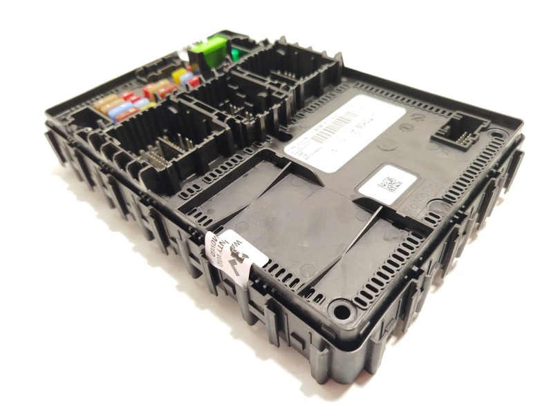 Recambio de caja reles / fusibles para ford tourneo courier 1.0 ecoboost referencia OEM IAM NU5T15604BCAG 2817786 F005V04266