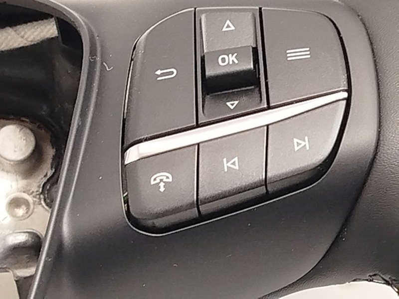 Recambio de volante para ford tourneo courier 1.0 ecoboost referencia OEM IAM R2X63600EC3UAW 2758423 