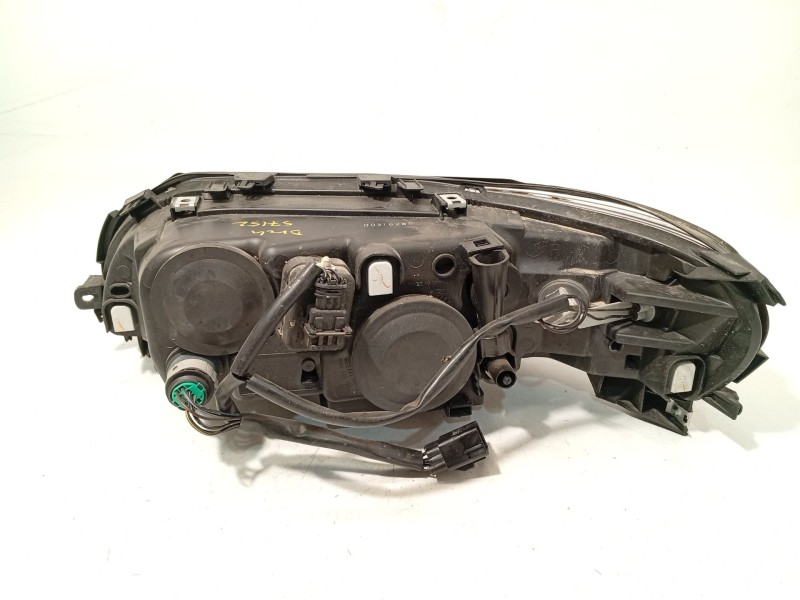 Recambio de faro derecho para volvo s60 i (384) 2.4 d referencia OEM IAM 30698826  