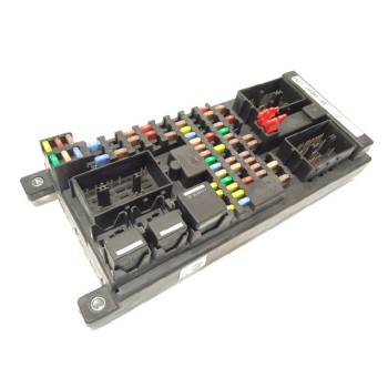 Recambio de caja reles / fusibles para land rover discovery sport 2.0 td4 cat referencia OEM IAM FK7214F041AD LR078822 