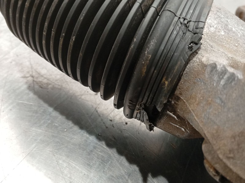 Recambio de cremallera direccion para iveco daily vi furgoneta 33s13, 35s13, 35c13 referencia OEM IAM 5801771575  7853974581