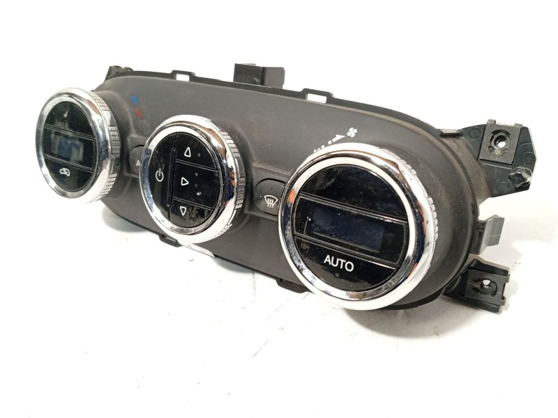 Recambio de mando climatizador para iveco daily vi furgoneta 33s13, 35s13, 35c13 referencia OEM IAM 5801640589  A83039300