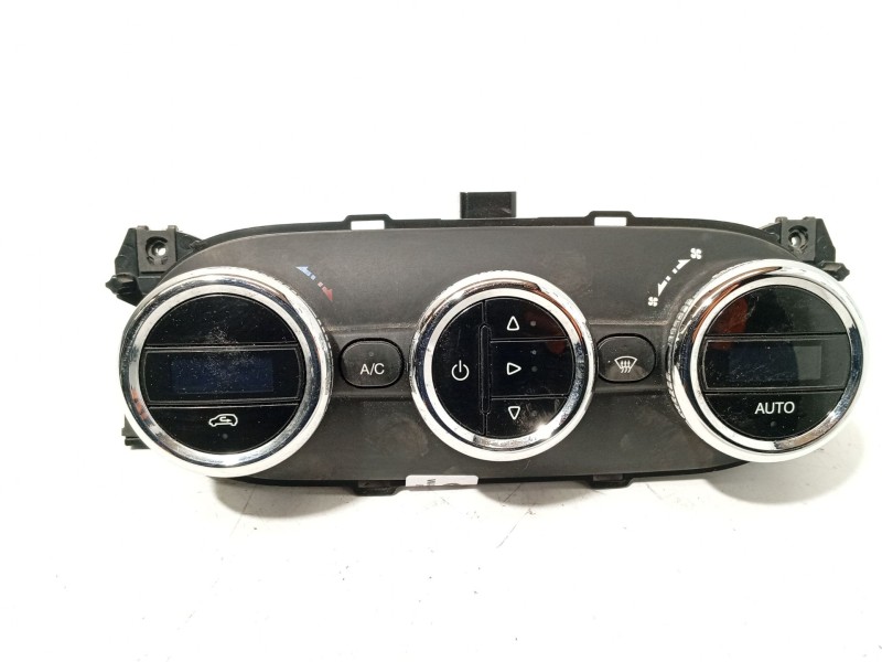 Recambio de mando climatizador para iveco daily vi furgoneta 33s13, 35s13, 35c13 referencia OEM IAM 5801640589  A83039300