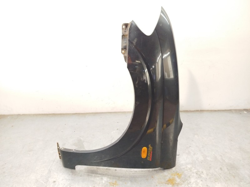 Recambio de aleta delantera izquierda para ssangyong rodius i 2.7 xdi referencia OEM IAM 5181121000  