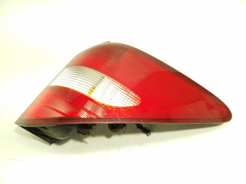 Recambio de piloto trasero derecho para ssangyong rodius i 2.7 xdi referencia OEM IAM 8360221304  