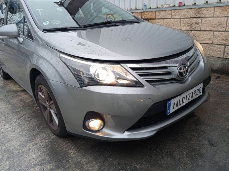 toyota avensis sedán (_t27_) del año 2011