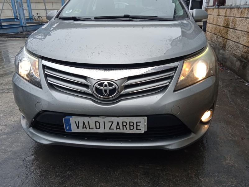 toyota avensis sedán (_t27_) del año 2011