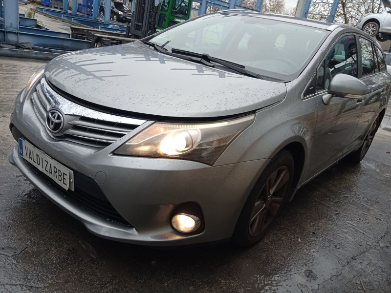 toyota avensis sedán (_t27_) del año 2011