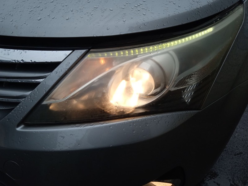 toyota avensis sedán (_t27_) del año 2011