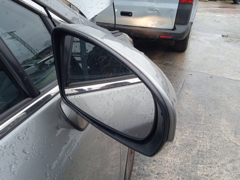 toyota avensis sedán (_t27_) del año 2011