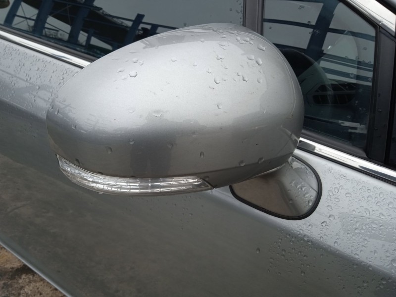 toyota avensis sedán (_t27_) del año 2011