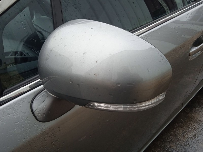 toyota avensis sedán (_t27_) del año 2011