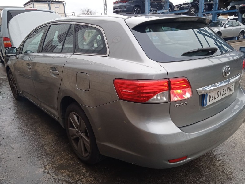 toyota avensis sedán (_t27_) del año 2011