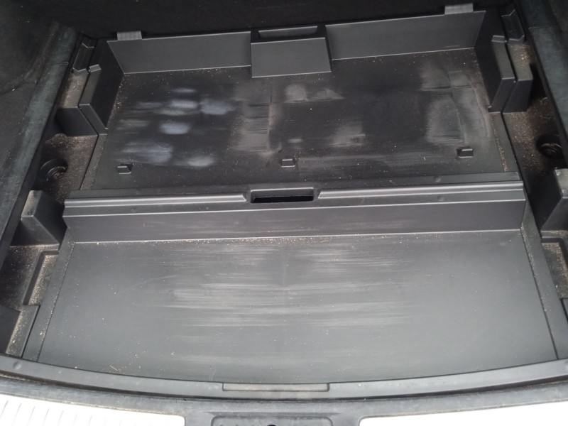 toyota avensis sedán (_t27_) del año 2011