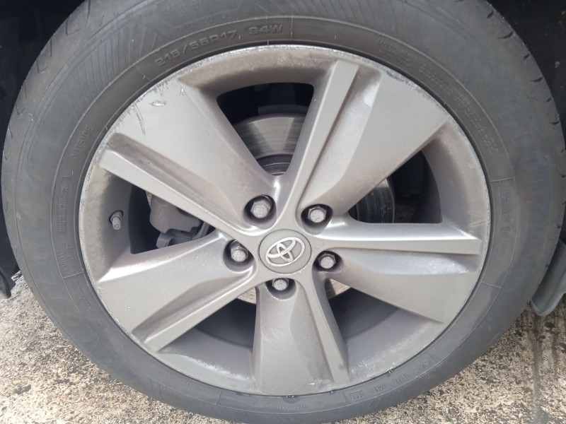 toyota avensis sedán (_t27_) del año 2011