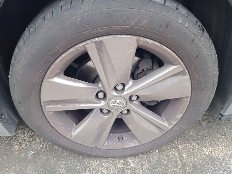 toyota avensis sedán (_t27_) del año 2011