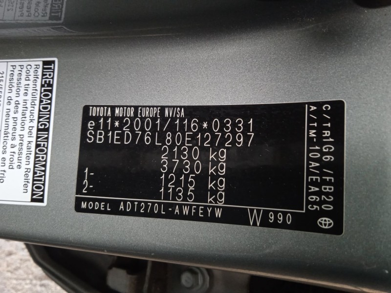 toyota avensis sedán (_t27_) del año 2011