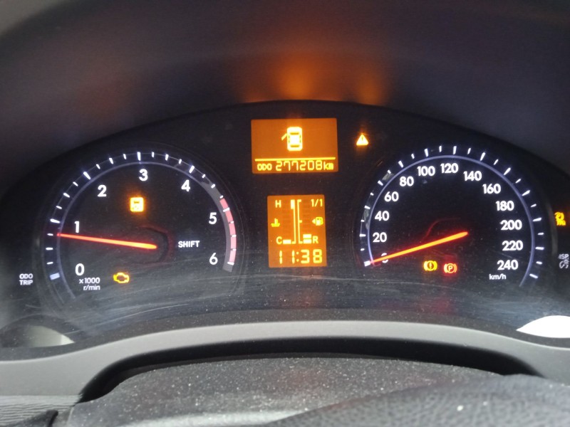 toyota avensis sedán (_t27_) del año 2011