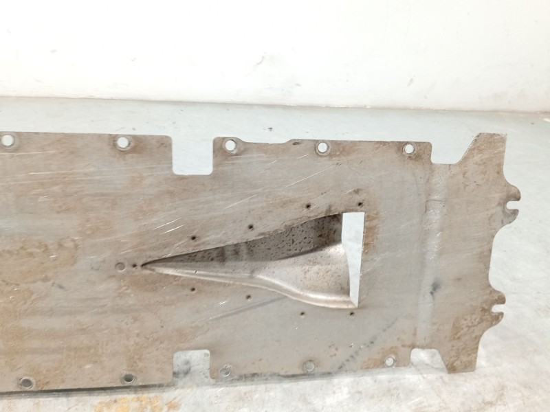 Recambio de revestimiento bajos para audi r8 (4s3, 4sp) 5.2 fsi quattro referencia OEM IAM 4S0825102B  