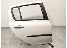 Recambio de puerta trasera derecha para renault clio iii (br0/1, cr0/1) 1.2 16v (br02, br0j, br11, cr02, cr0j, cr11) referencia 