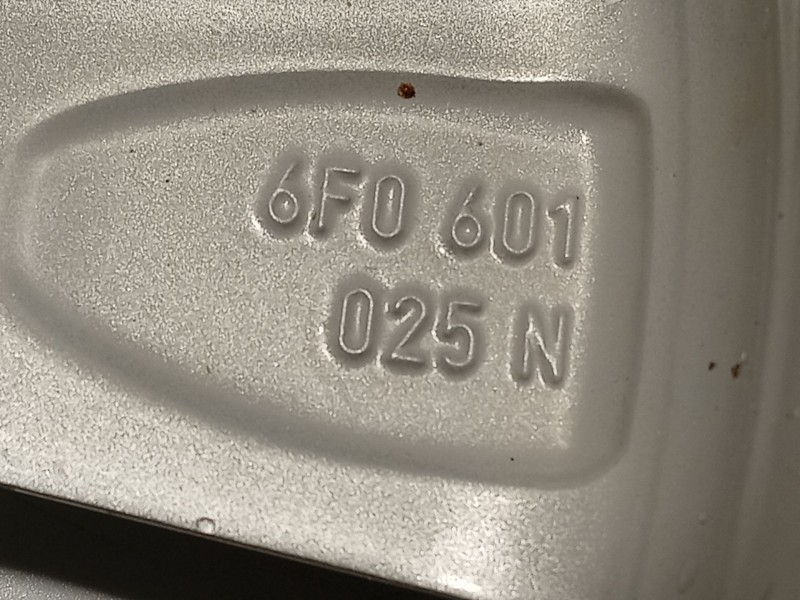 Recambio de llanta para seat ibiza v (kj1, kjg) 1.0 tsi referencia OEM IAM 6F0601025N 6F0601025G8Z8 