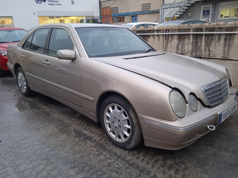 mercedes-benz clase e (w210) del año 2001