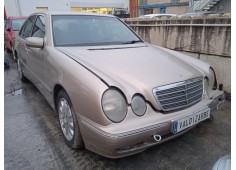 mercedes-benz clase e (w210) del año 2001 2