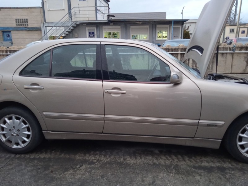 mercedes-benz clase e (w210) del año 2001