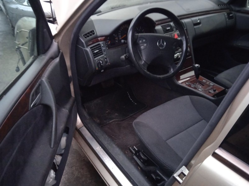 mercedes-benz clase e (w210) del año 2001