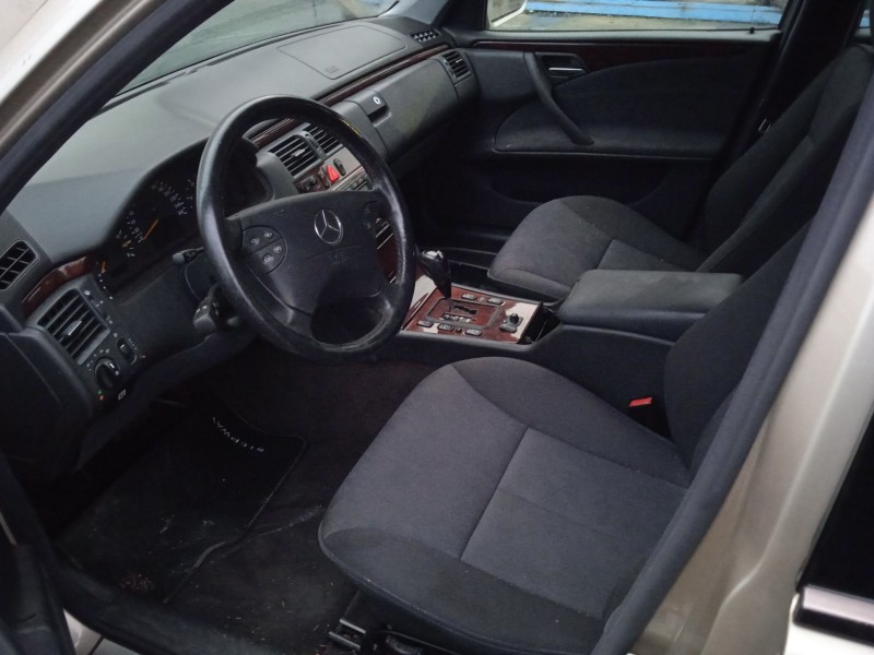 mercedes-benz clase e (w210) del año 2001