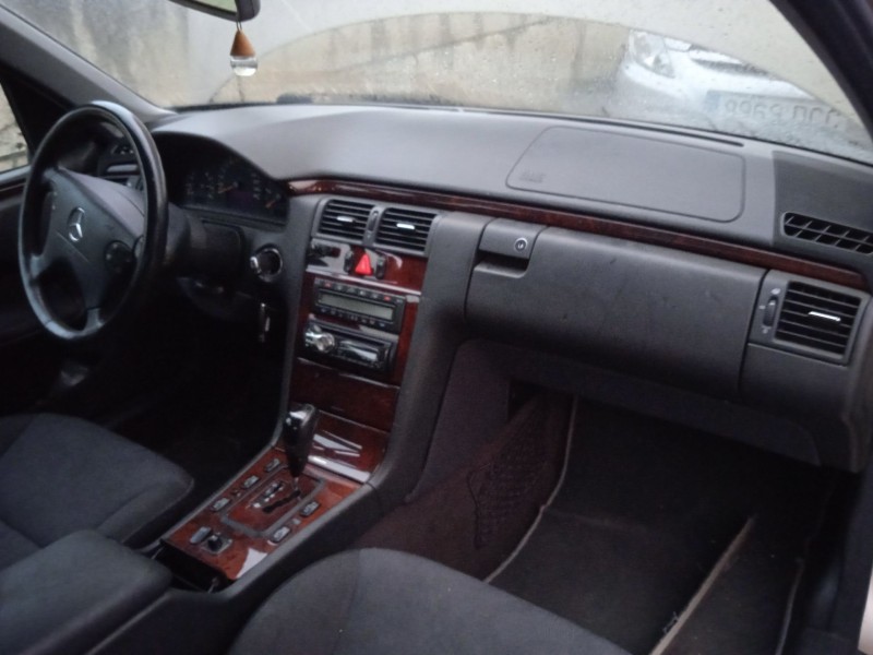 mercedes-benz clase e (w210) del año 2001