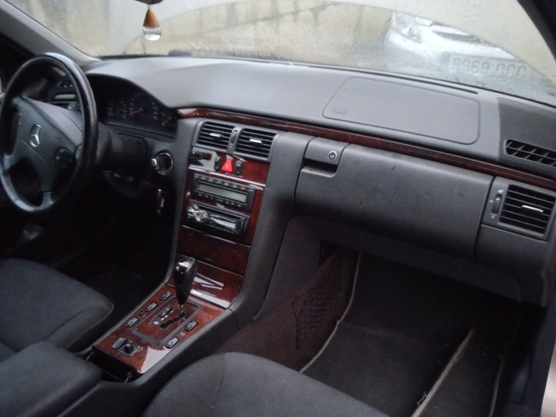 mercedes-benz clase e (w210) del año 2001