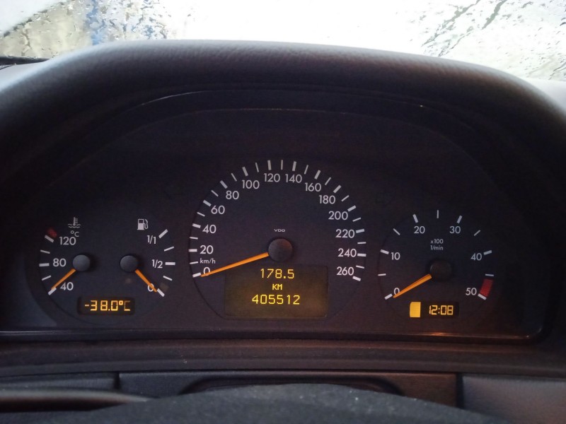 mercedes-benz clase e (w210) del año 2001