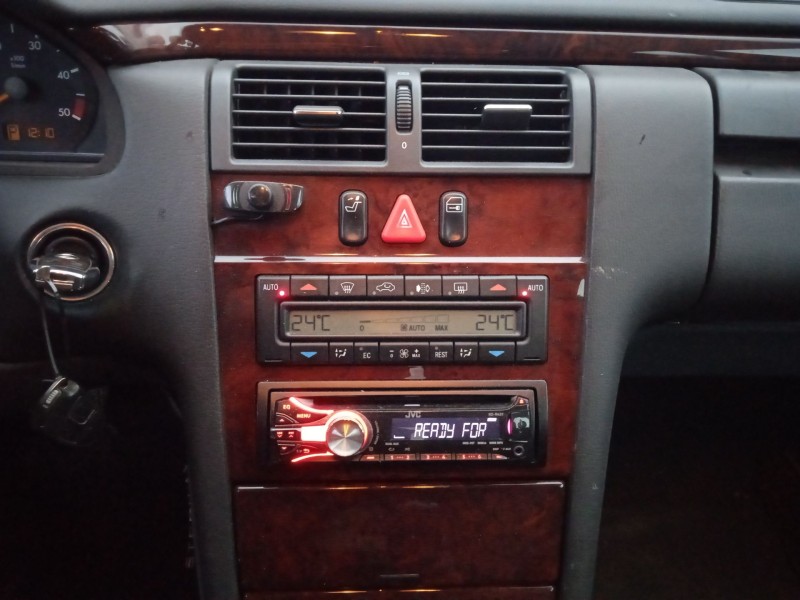 mercedes-benz clase e (w210) del año 2001