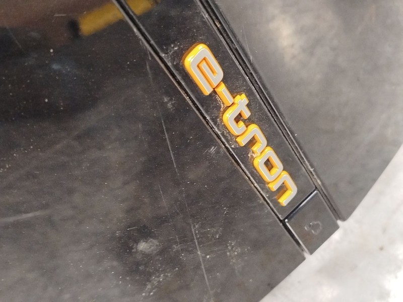 Recambio de aleta delantera izquierda para audi e-tron (gen) 50 quattro referencia OEM IAM 4KE821021C  