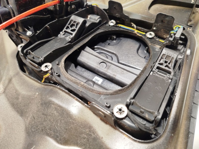 Recambio de aleta delantera izquierda para audi e-tron (gen) 50 quattro referencia OEM IAM 4KE821021C  