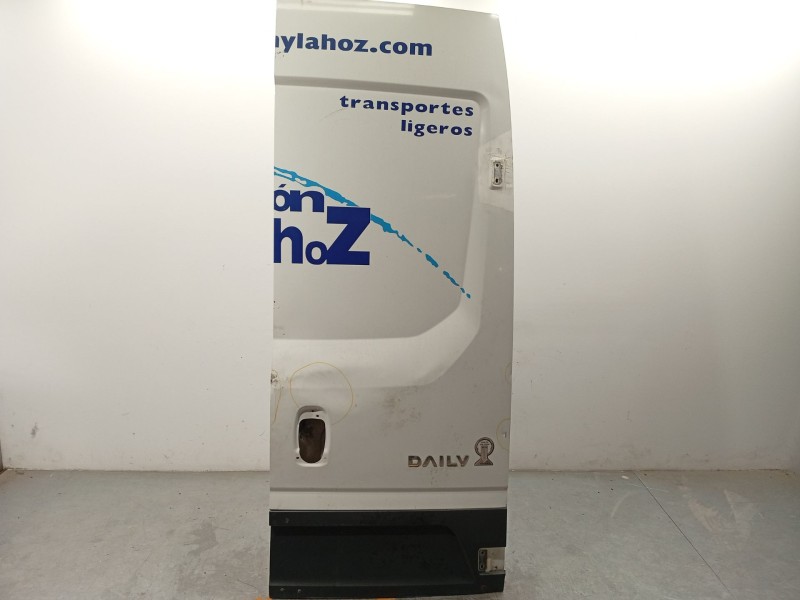 Recambio de puerta trasera derecha para iveco daily vi furgoneta 33s13, 35s13, 35c13 referencia OEM IAM 5801520002 5802237642 