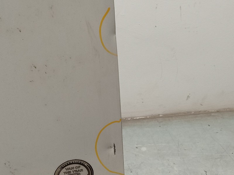 Recambio de puerta trasera derecha para iveco daily vi furgoneta 33s13, 35s13, 35c13 referencia OEM IAM 5801520002 5802237642 