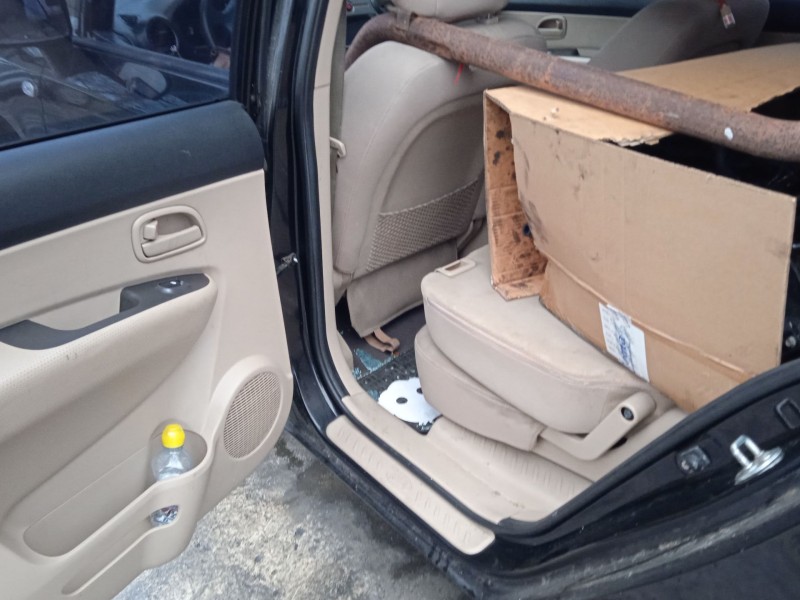 kia carens iii monospace (un) del año 2008