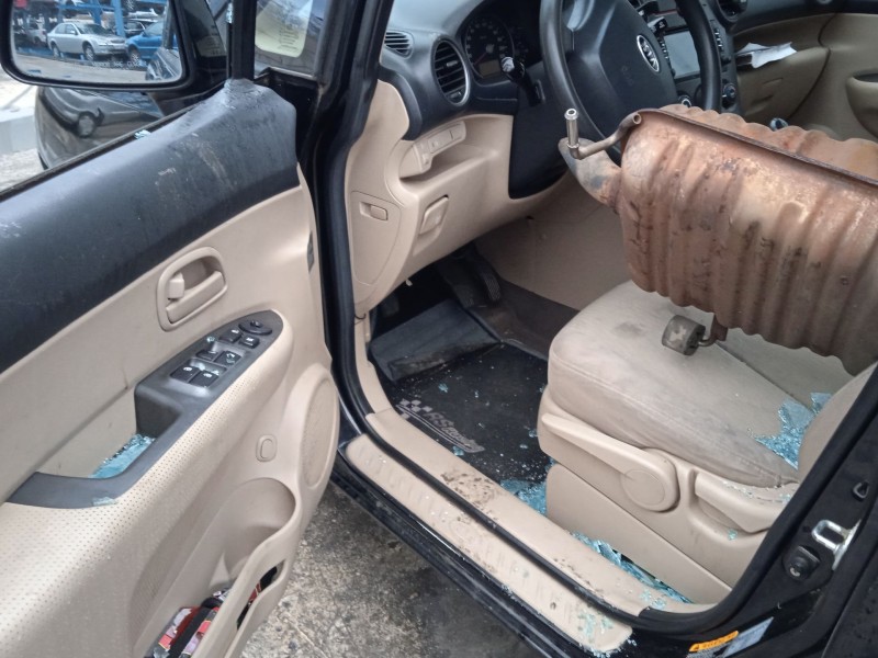 kia carens iii monospace (un) del año 2008