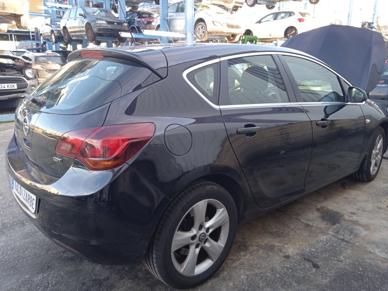 opel astra j (p10) del año 2010