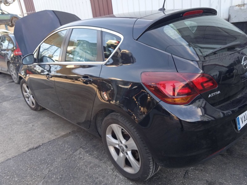 opel astra j (p10) del año 2010